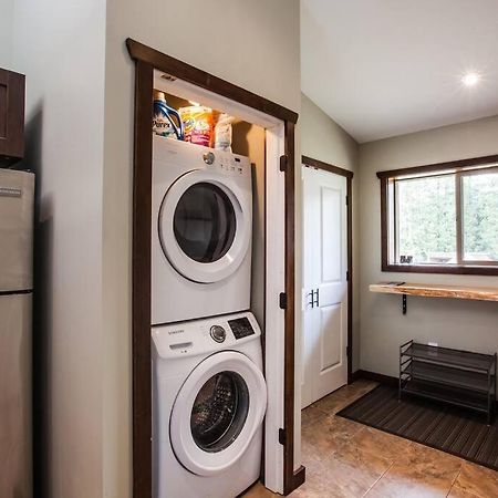 The Best 2 Bedrooms Suite In Revelstoke! Exterior foto