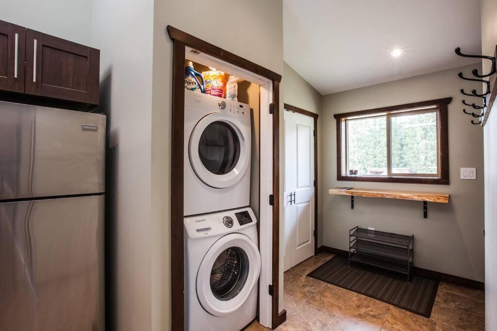 The Best 2 Bedrooms Suite In Revelstoke! Exterior foto