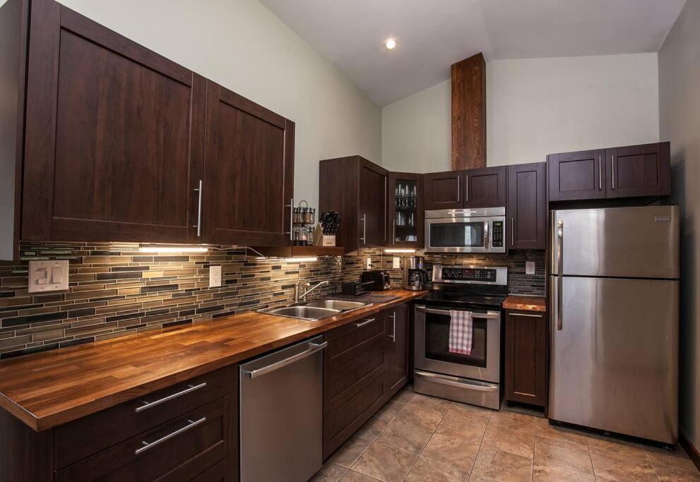 The Best 2 Bedrooms Suite In Revelstoke! Exterior foto