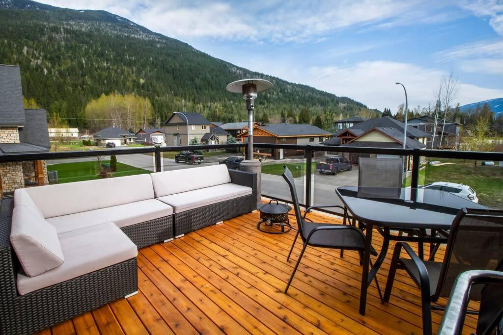 The Best 2 Bedrooms Suite In Revelstoke! Exterior foto