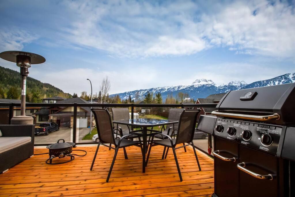 The Best 2 Bedrooms Suite In Revelstoke! Exterior foto