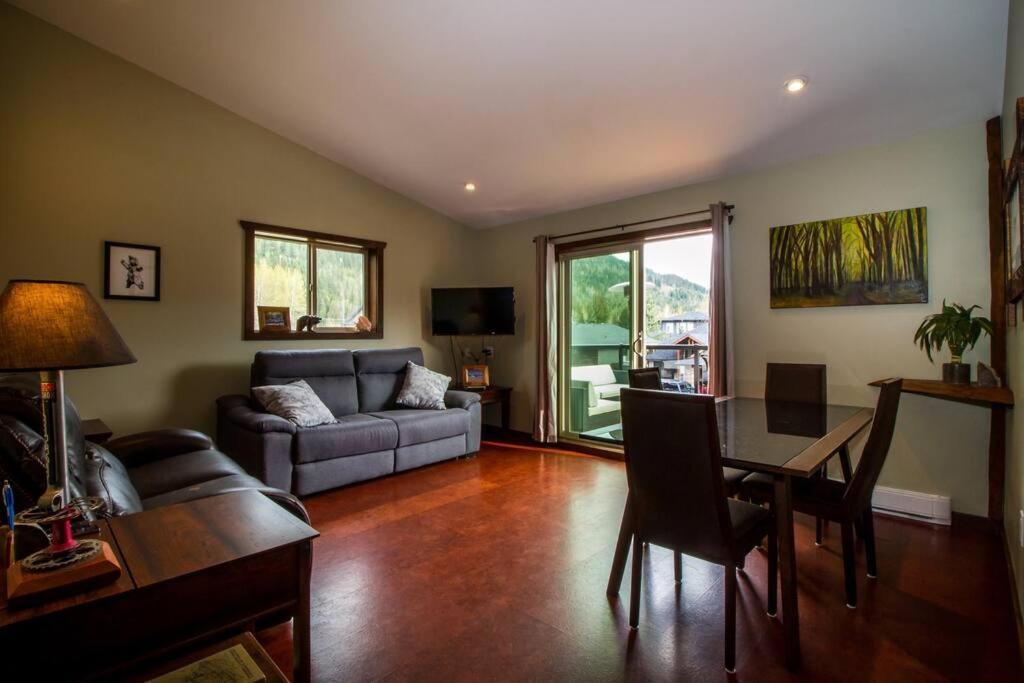 The Best 2 Bedrooms Suite In Revelstoke! Exterior foto