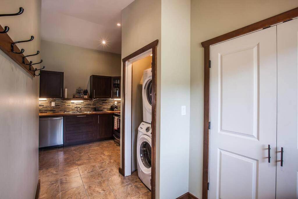 The Best 2 Bedrooms Suite In Revelstoke! Exterior foto