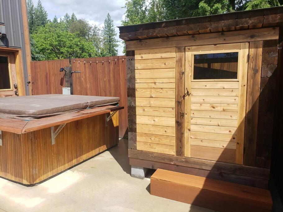The Best 2 Bedrooms Suite In Revelstoke! Exterior foto