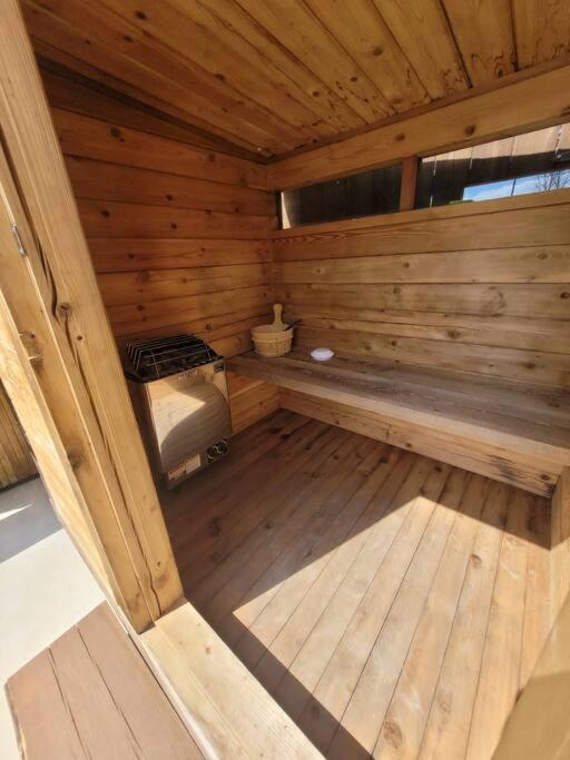 The Best 2 Bedrooms Suite In Revelstoke! Exterior foto
